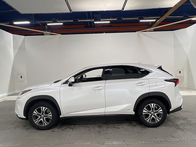 Lexus NX 300h AWD 2.5 E-CVT Executive Pano Navi Skinn 197hk