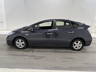 Toyota Prius Plug-in 123hk Skinn Backkamera Head up Navigati