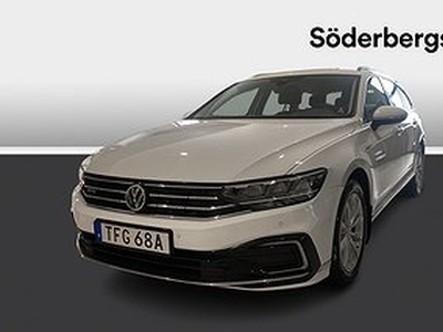 Volkswagen Passat Sportscombi GTE DSG Värmare Drag Navi 218hk