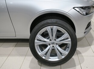 Volvo S90 T4 190hk Momentum Drag Värmare Navi Keyless VOC