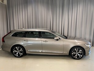 Volvo V90 Recharge T6 340hk AWD Momentum Backkamera Voc Navi