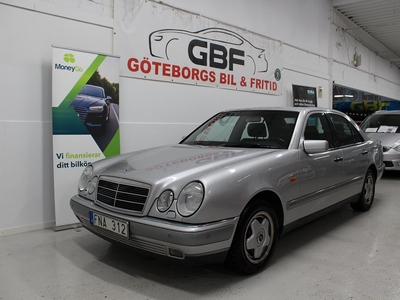 Mercedes-Benz E 240 Elegance *Svensksåld**AUTOMAT*