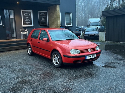 Volkswagen Golf |5-dörrar|1.6|Comfortline|Besiktad|