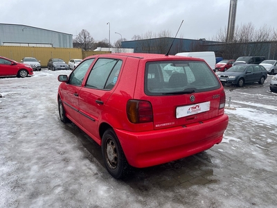 Volkswagen Polo 1.6 Comfort Plus 75hk | NYSERVAD NYBESIKTAD