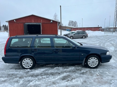 Volvo V70 2.5 144 hk SE