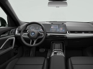 BMW iX1 xDrive30 / M Sport / Innovation / Panorama / 20