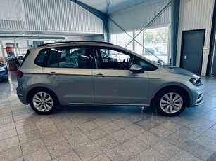 Volkswagen Golf Sportsvan 1.0 TSI DSG 5168mil 2 ägare Drag