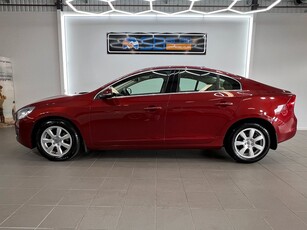 Volvo S60 D2 Manuell, 115hk Momentum Dragkrok *En ägare*