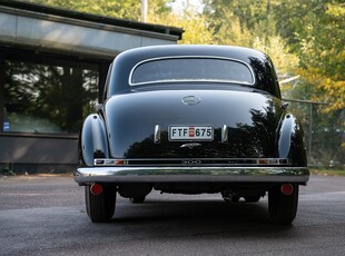 Mercedes-Benz W186 300 Sedan