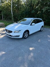 Volvo V60 D4 Momentum Euro 6.Kamrem Bytt, Dragkrok