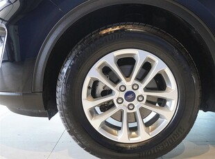 Ford Kuga Titanium Plug-In FWD 225 hk CVT Vinterpaket Navigation