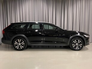 Volvo V90 Cross Country B4 197hk AWD Momentum Drag H/K Pvärm