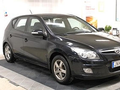 Hyundai i30 1.6 / Nybesiktigad /Lågmil / Kamkedja / 126hk