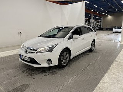 Toyota Avensis Kombi 152hk Kamera Halvskinn Drag Välservad