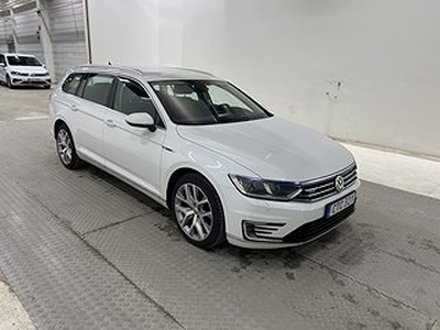 Volkswagen Passat GTE 218hk Värmare B-Kamera Carplay Drag