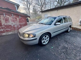 Volvo V702.5T Business Euro 4 Nybesiktad 2004, Kombi