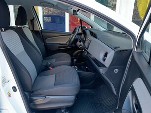 Toyota Yaris Hybrid e-CVT Active Momsbil Räntefritt Euro 6