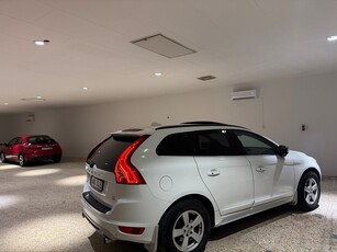 Volvo XC60 D5 AWD Momentum, R-Design Automat