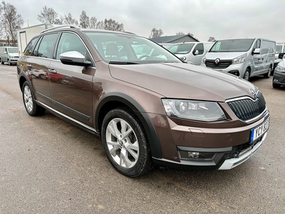 Skoda Octavia Scout 2.0 TDI 4x4 Premium I B-kam I Värmare