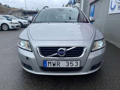 Volvo V50 D2 Momentum/NyBes/NyKamrem/Drag/Värmare/P-Sensor