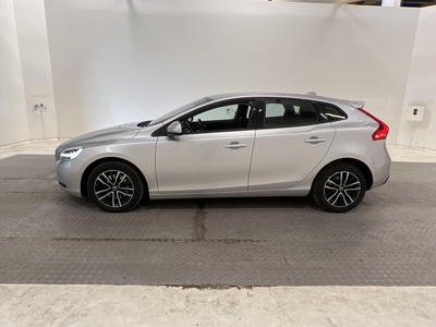 Volvo V40 D3 150hk Momentum D-Värm VOC Navi Drag Välservad