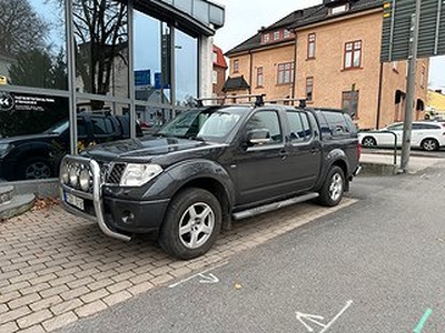 Nissan Navara Dubbelhytt 2.5 dCi 4x4 / Kåpa / Drag / Moms