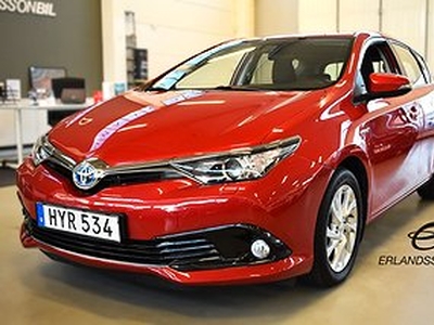 Toyota Auris Hybrid e-CVT Euro 6 MOMS NYBESIKTIGAD B-KAM