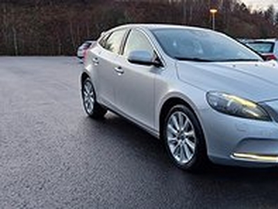 Volvo V40 Polestar D4 Momentum Ny-bes Nyservad 200 hk