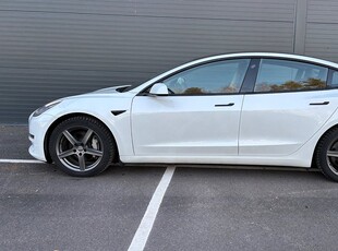 Tesla Model 3 Long Range AWD 440 HK Pano Nybilsgaranti