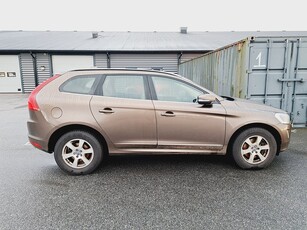 Volvo XC60 D4 Momentum Euro 6 / Manuell / REP OBJEKT