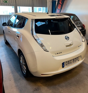 Nissan Leaf 30 kWh, Nav, Sommar och Vinterhjul, mm.