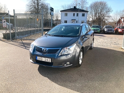 Toyota Avensis 2.0 152HK KOMBI / DRAG / VÄRMARE