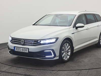 Volkswagen Passat Sportscombi GTE DSG Drag/P-värmare/Navigation