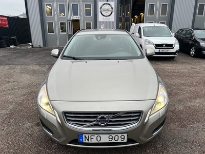 Volvo V60 D3 Momentum AUTOMAT D-VÄRMARE DRAG 136HK