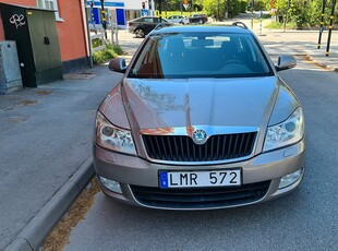 Skoda Octavia 1.6 MPI Elegance En brukare Nybesiktad