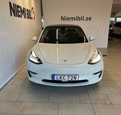 Tesla Model 3 Long Range AWD Pano S&V-däck Kamera Psens MOMS