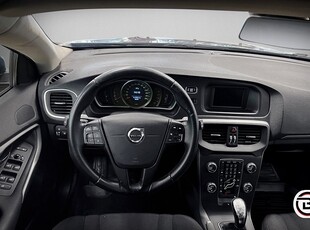 Volvo V40 T2 Kinetic PDC Bluetooth Låga Mil 122hk 1190kr/mån