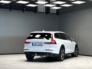 Volvo V60 Cross Country B4 AWD Momentum/VOC/Drag/Navi/SoV