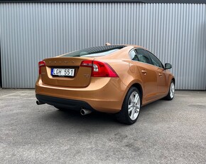 Volvo S60 T3 Momentum - NY KAMREM - NY SERVAD - FÅ ÄGARE