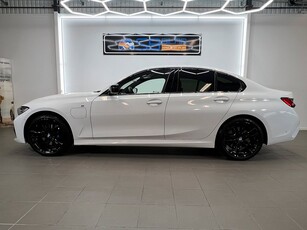 BMW 330e Sedan M Sport Värmare Cockpit Plug-In Hybrid 292hk