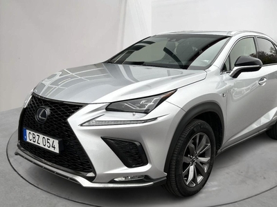 Lexus NX 300h AWD (181hk)