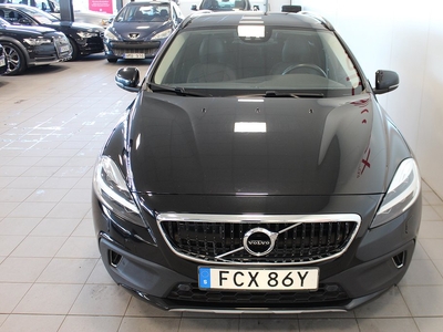 Volvo V40 Cross Country T3 PRO EDT NAV B-KAM PANO BLIS 152hk