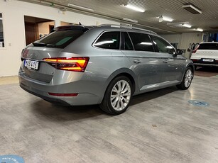 Skoda Superb iV Plug-in Hybrid Business Värmare Skinn Drag