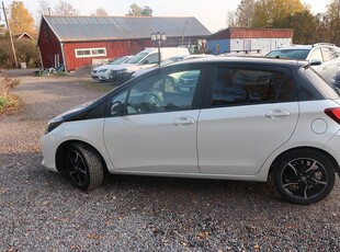 Toyota Yaris 5-dörrar 1.33 Dual VVT-i Active, Style Bitone Euro 6