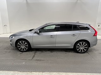 Volvo V60 D5 Plug-in Hybrid AWD 231hk Summum Drag Helskinn