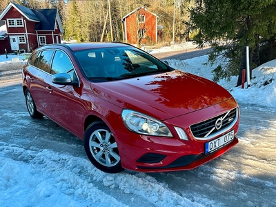 Volvo V60 D2 Automat, R-Design Fullservad, 10200 Mil, Drag,