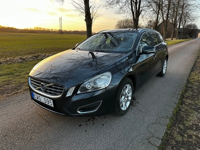 Volvo V60 T3 Summum Euro 5, Svensksåld, Helskinn, Dragkrok