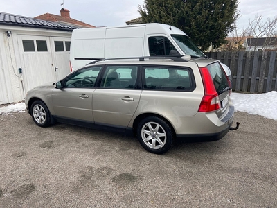 Volvo V70 2.0 Årskatt 1405kr byte/avbet 694kr/mån