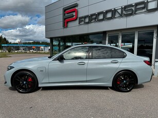 BMW 330e xDrive Sedan M-sport PRO LEASBAR SE SPEC 292hk