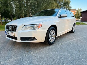 Volvo V70 T4 Powershift Momentum Euro 5 / Automat / Dragkrok